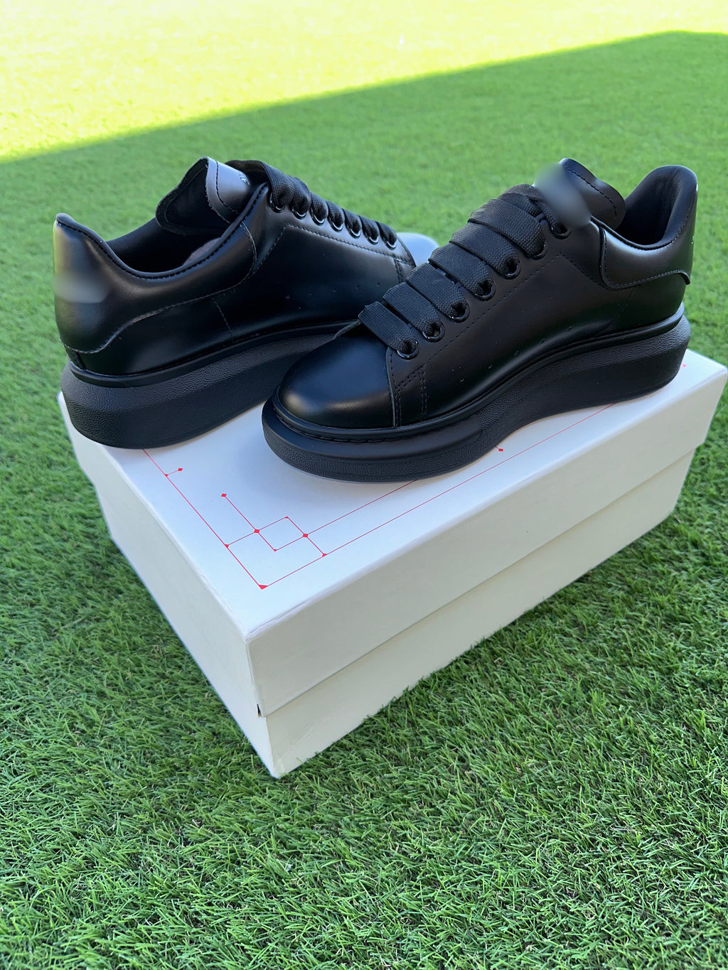 McQuee Graffiti Black 