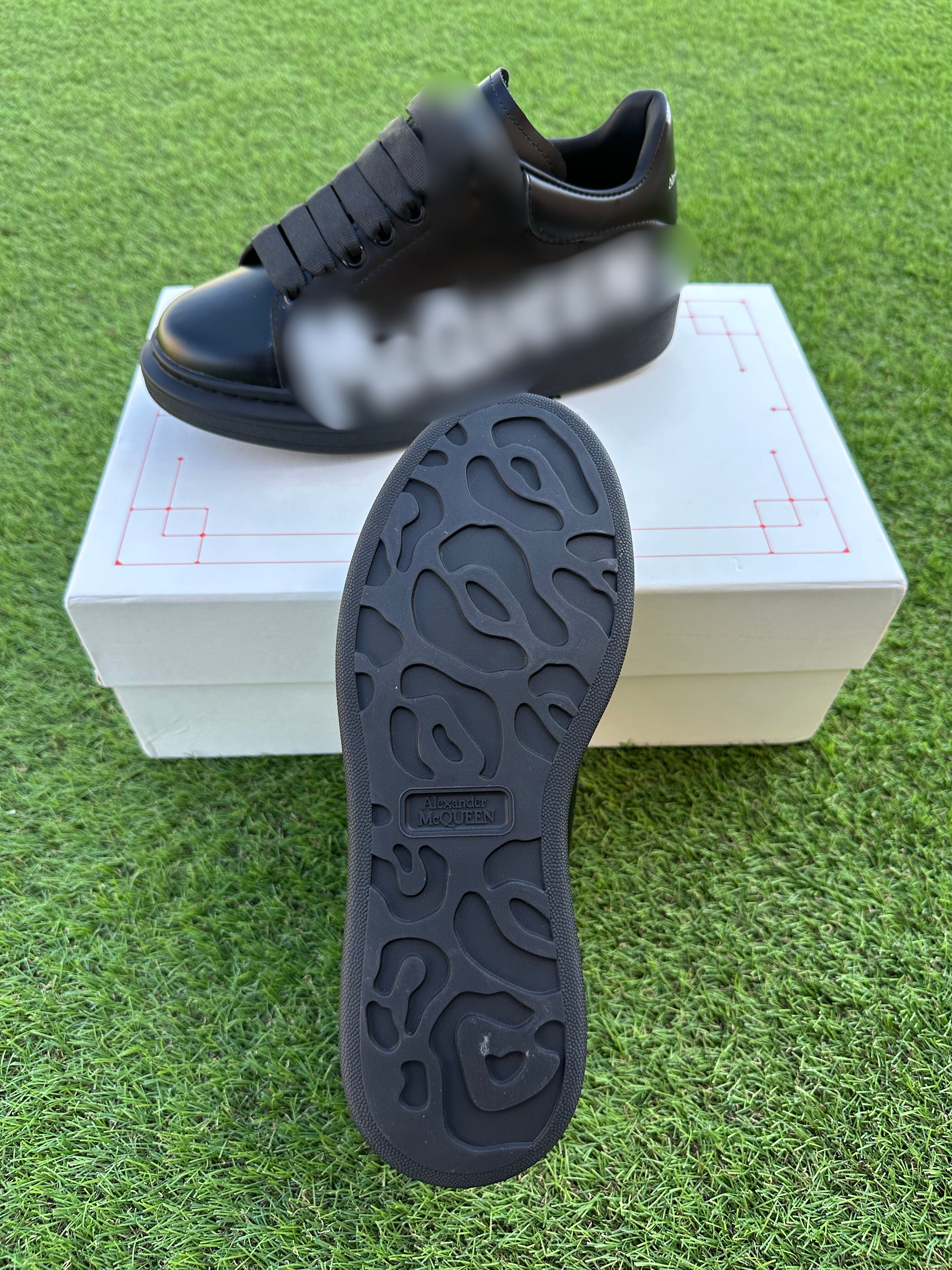 McQuee Graffiti Black 