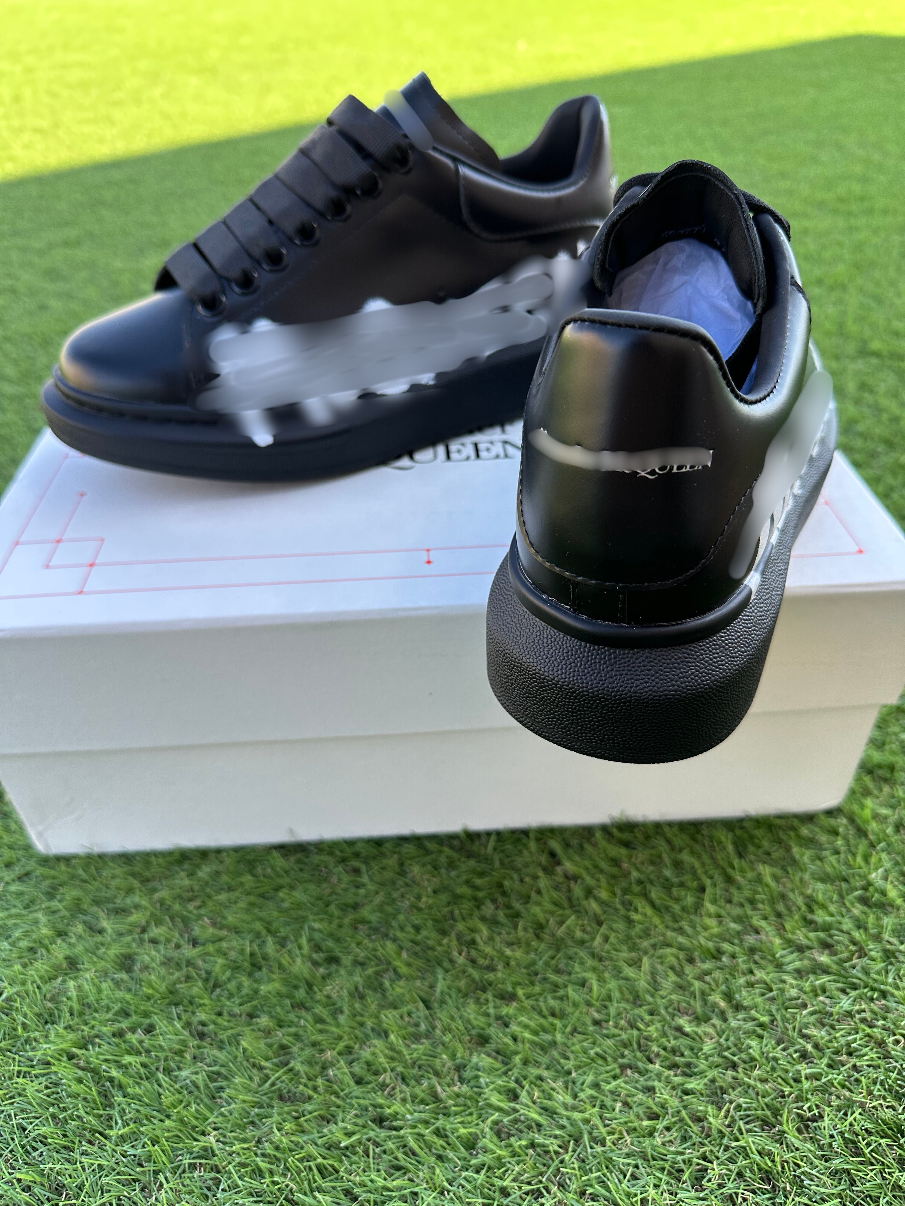 McQuee Graffiti Black 