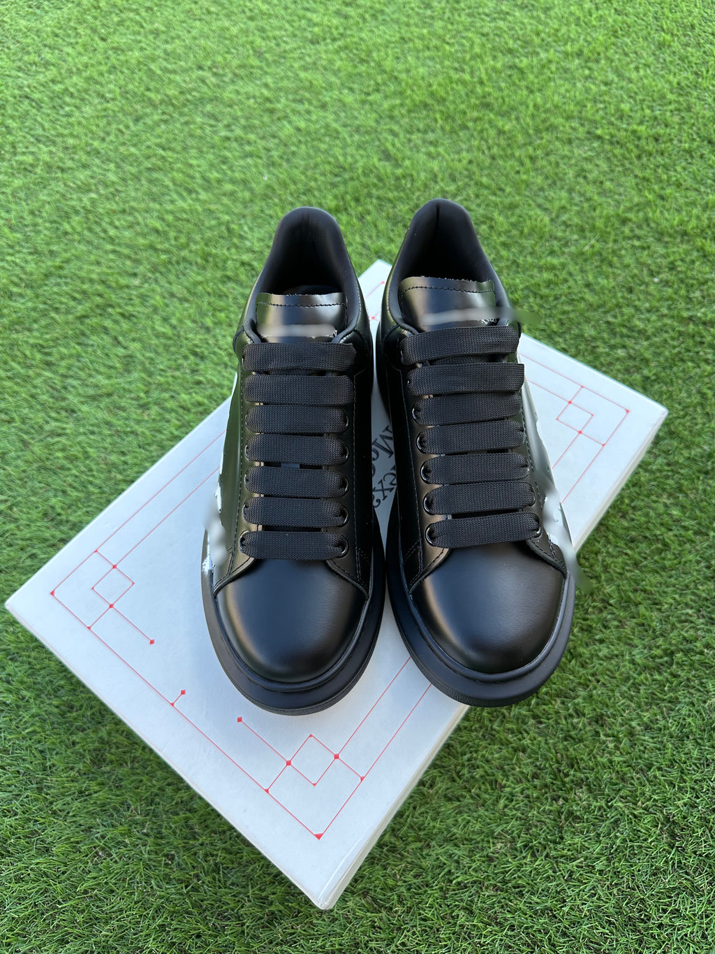 McQuee Graffiti Black 