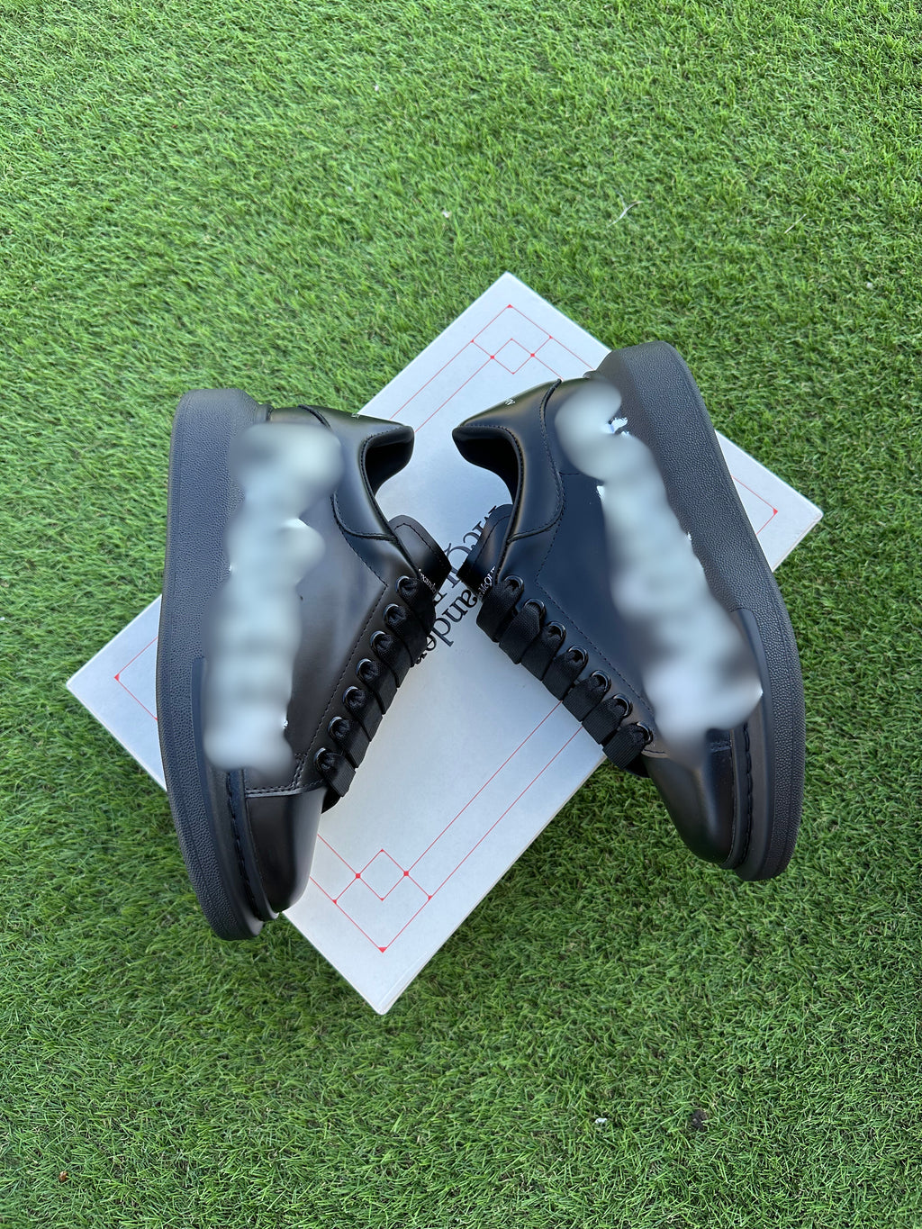 McQuee Graffiti Black 