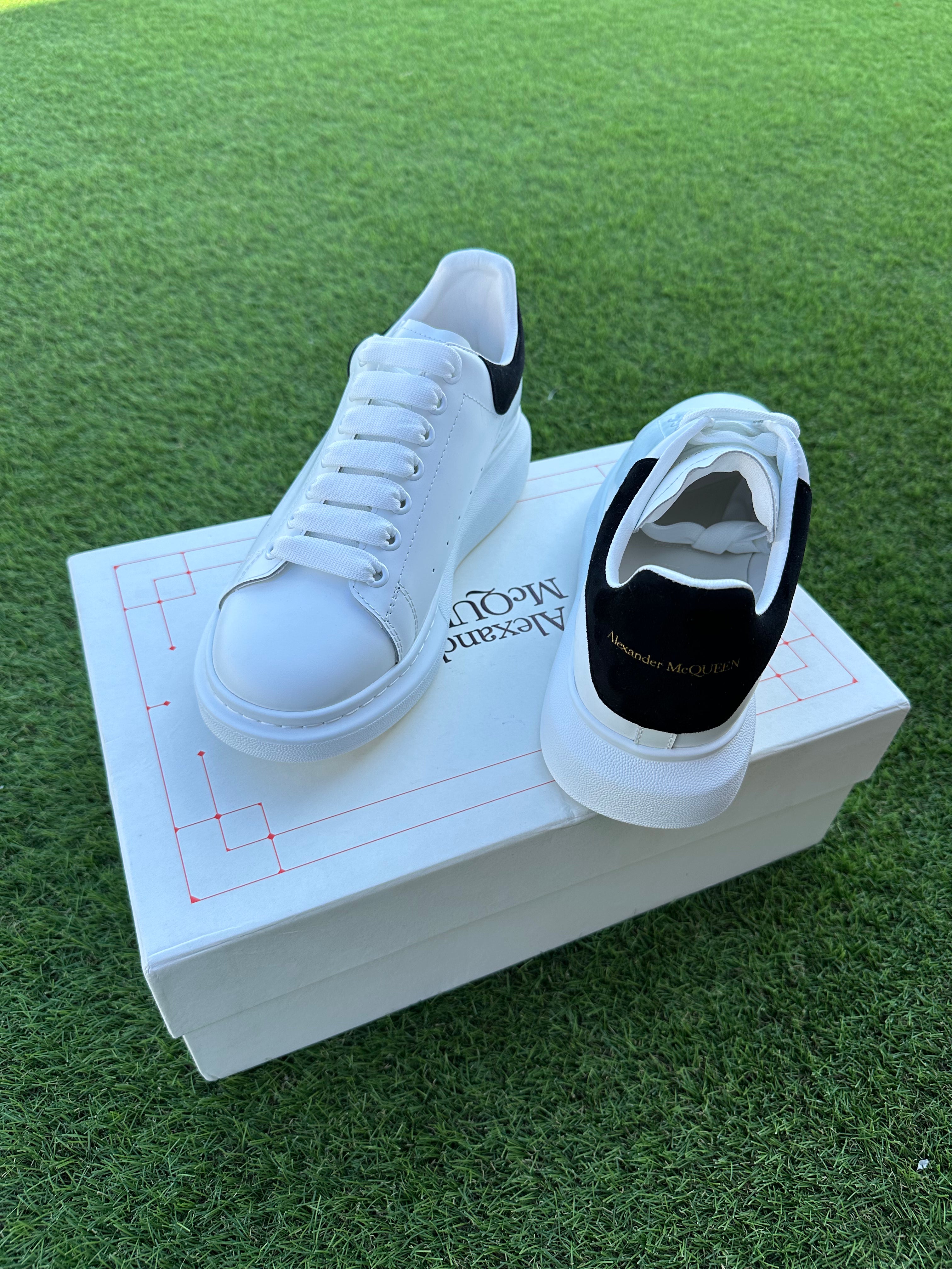 Alexander McQuee Oversized White Black