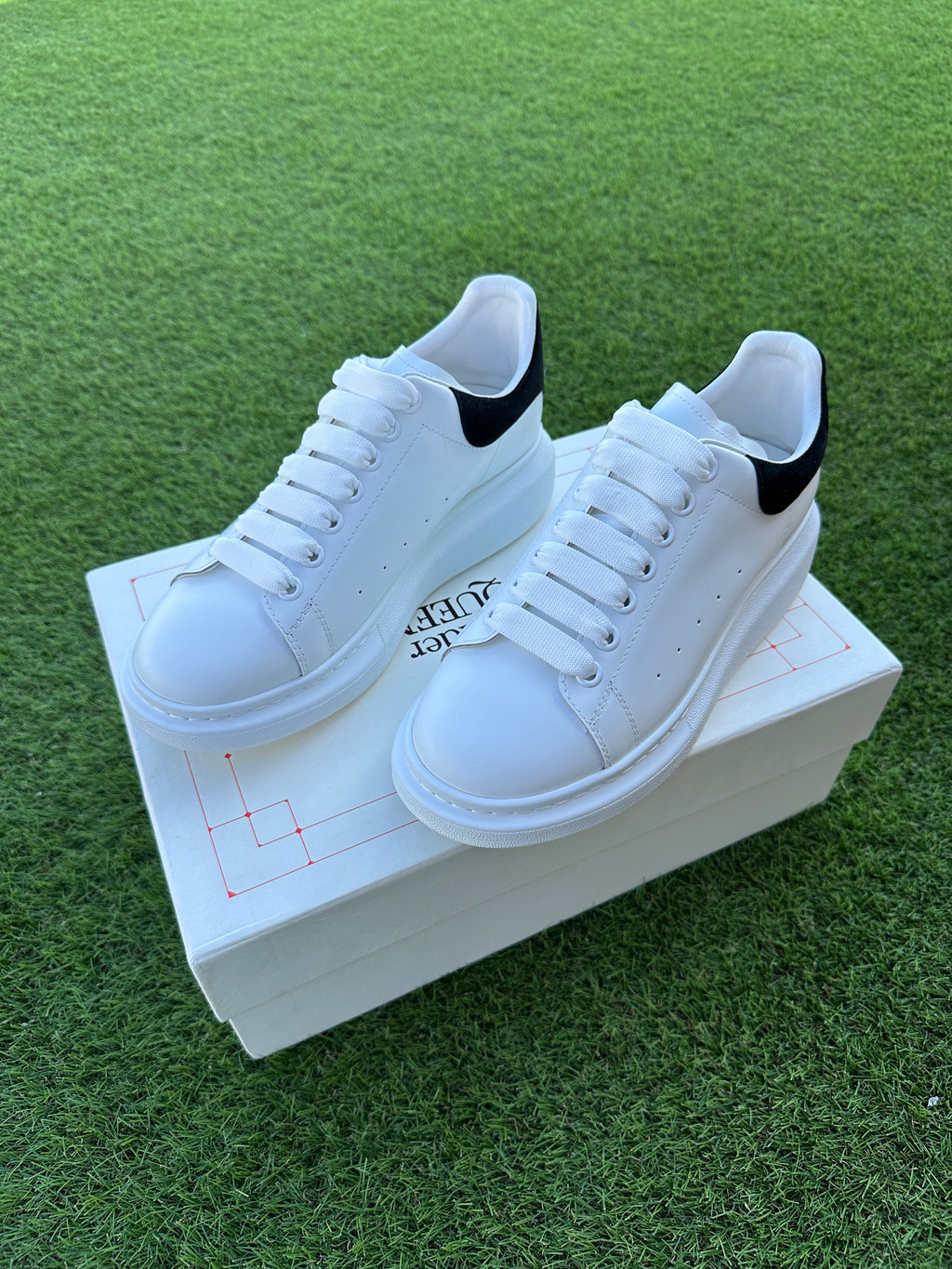 Alexander McQuee Oversized White Black