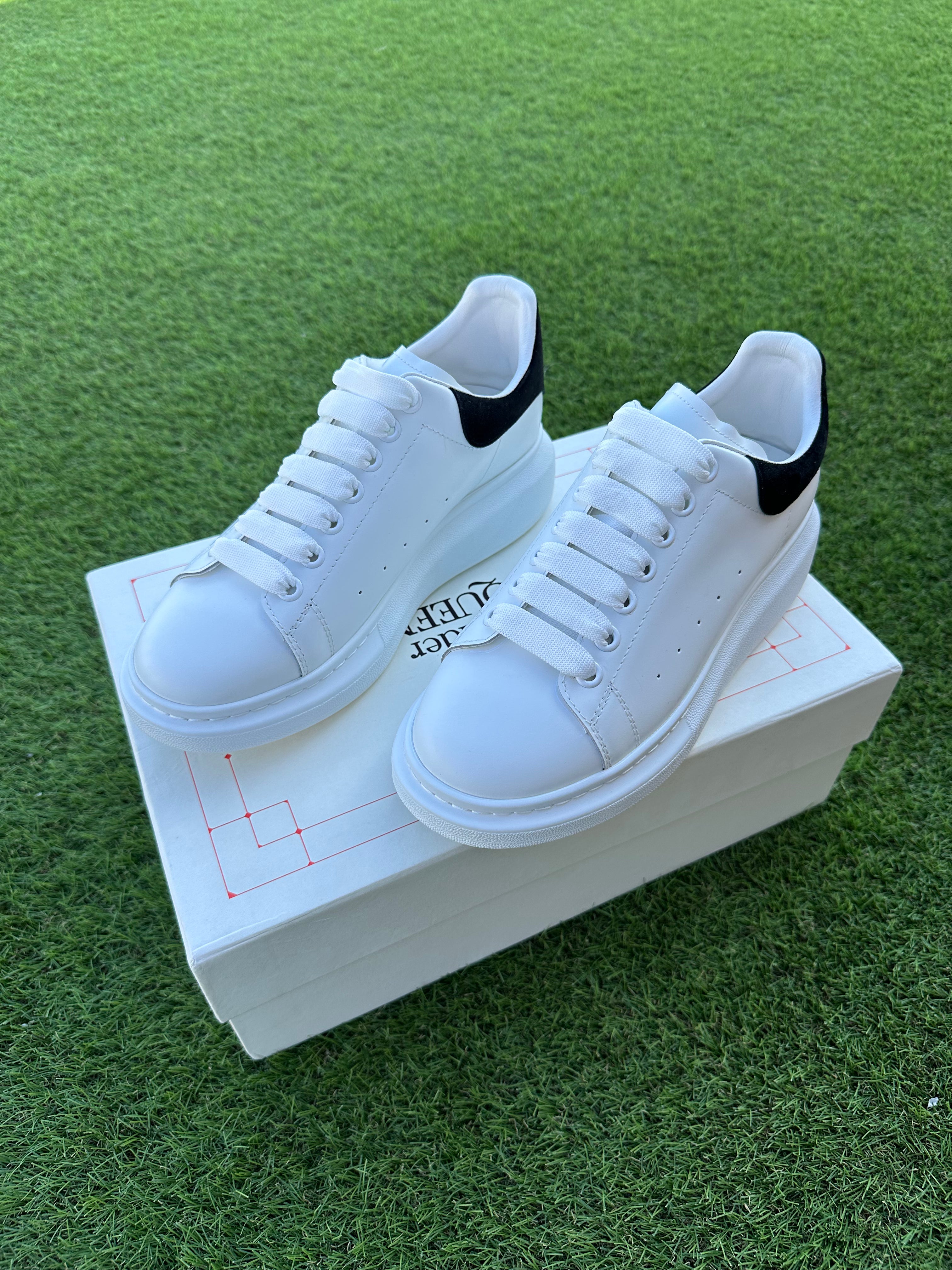 Alexander McQuee Oversized White Black