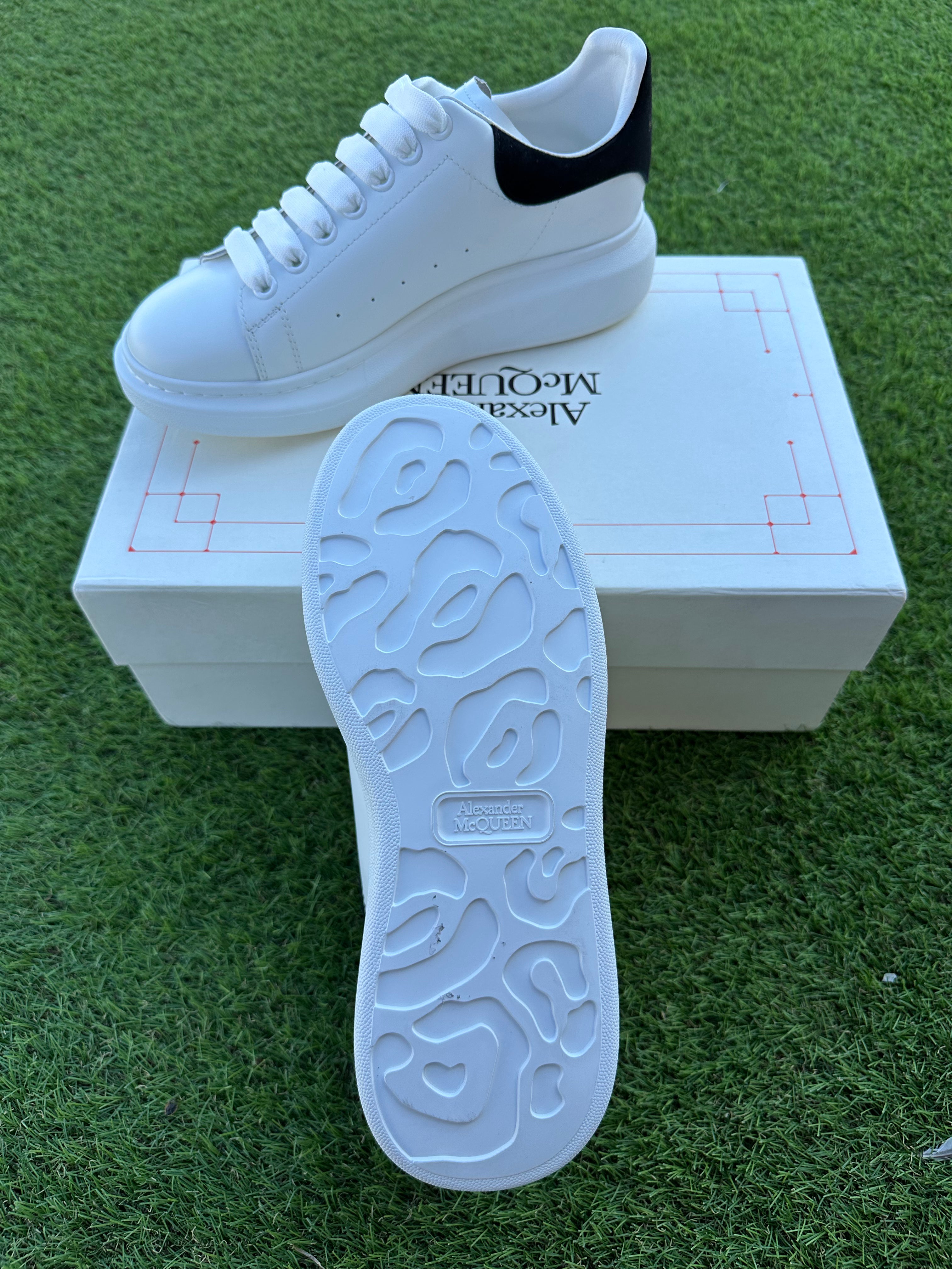 Alexander McQuee Oversized White Black