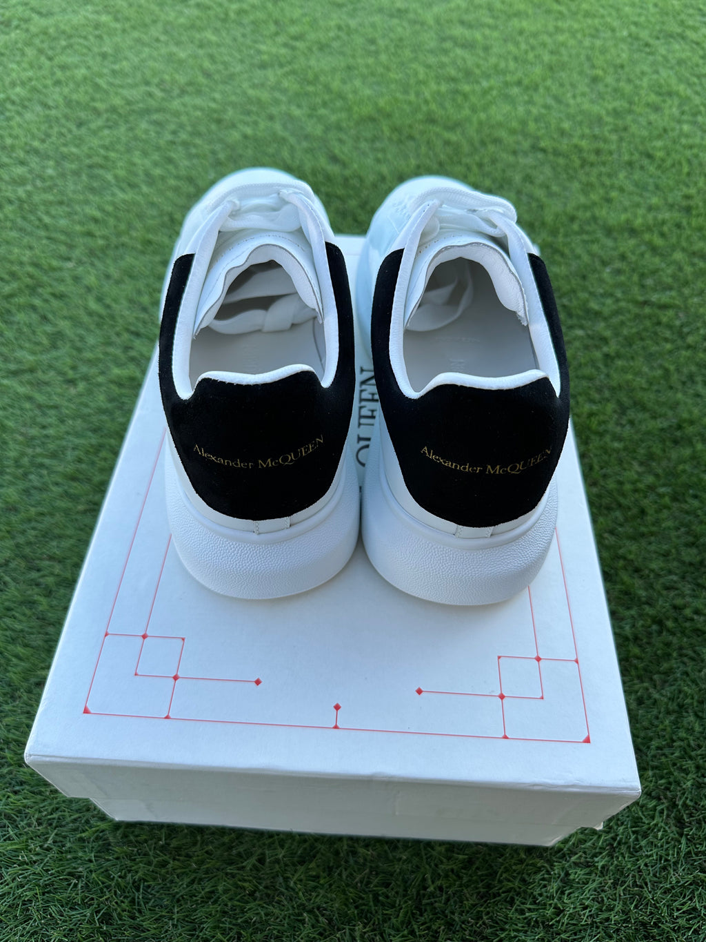 Alexander McQuee Oversized White Black