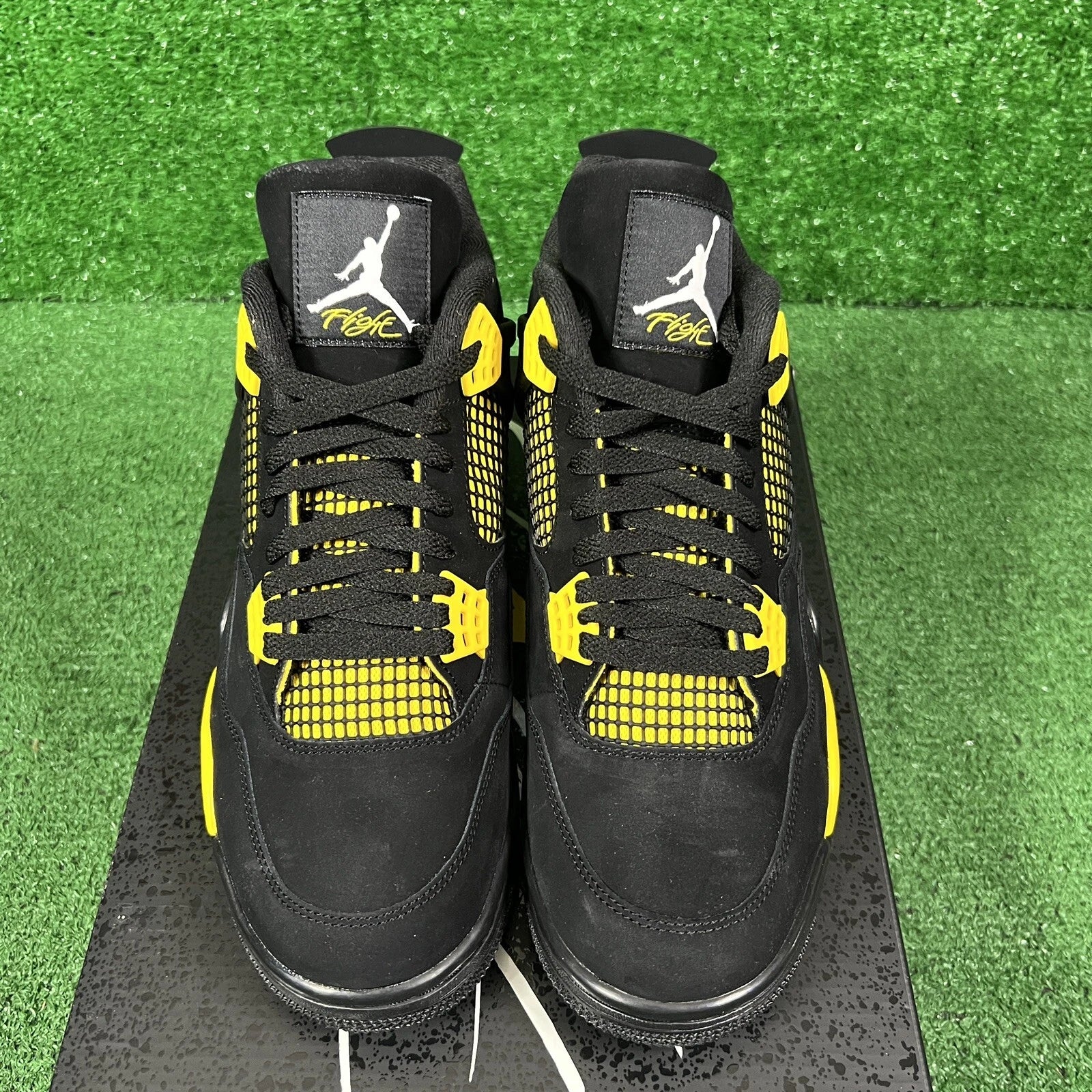 Jordan 4 Retro Thunder (2023)