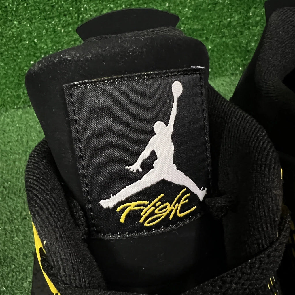 Jordan 4 Retro Thunder (2023)