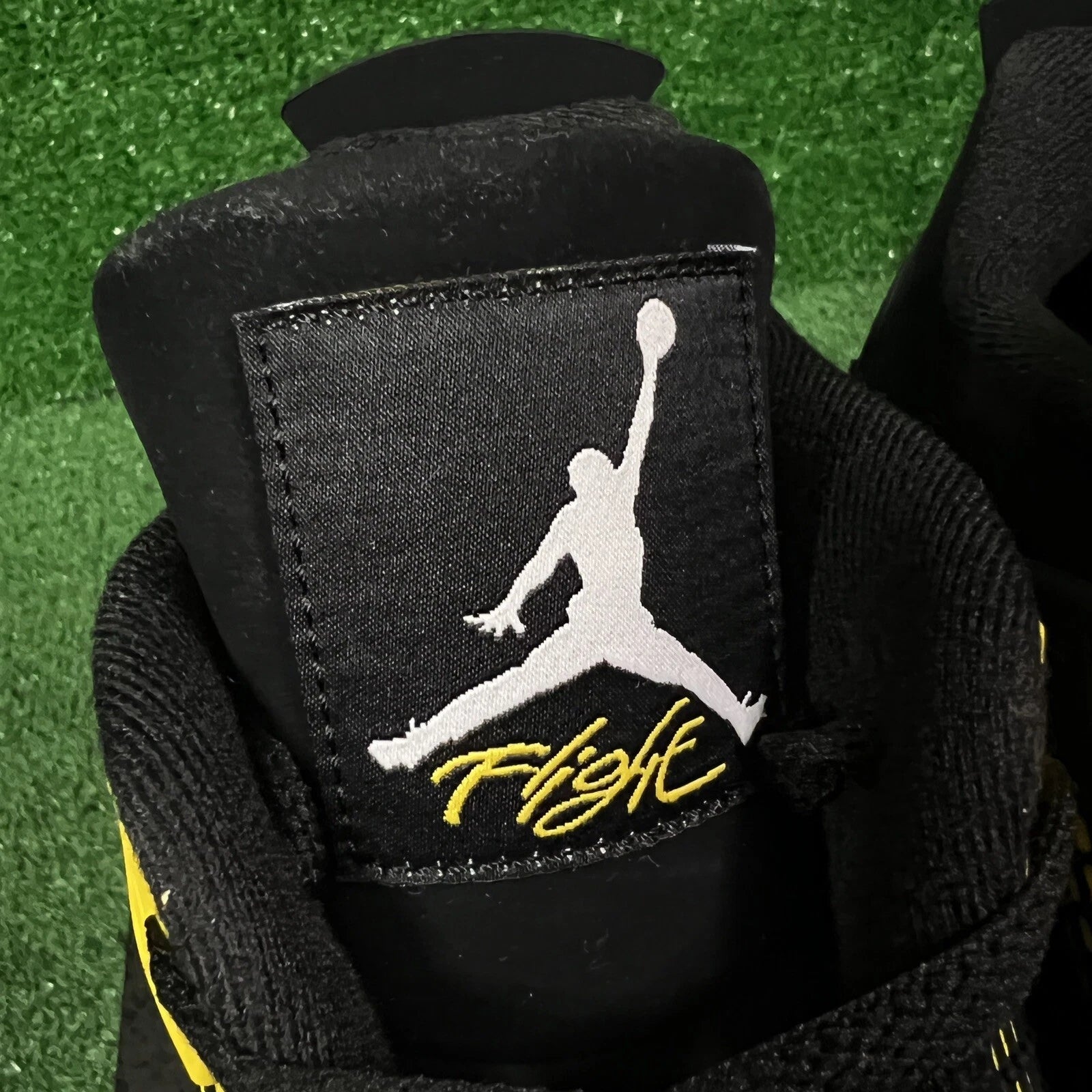 Jordan 4 Retro Thunder (2023)