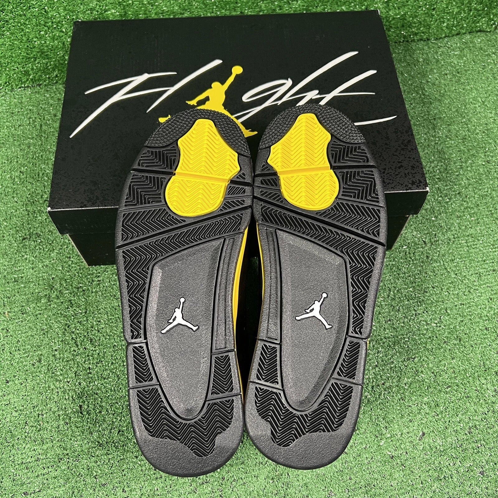 Jordan 4 Retro Thunder (2023)