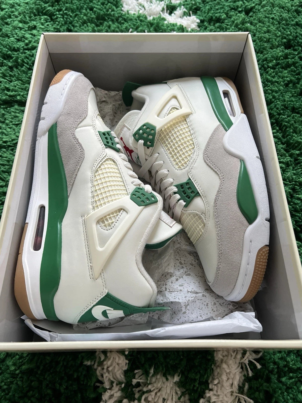 Jordan 4 Retro SB Pine Green