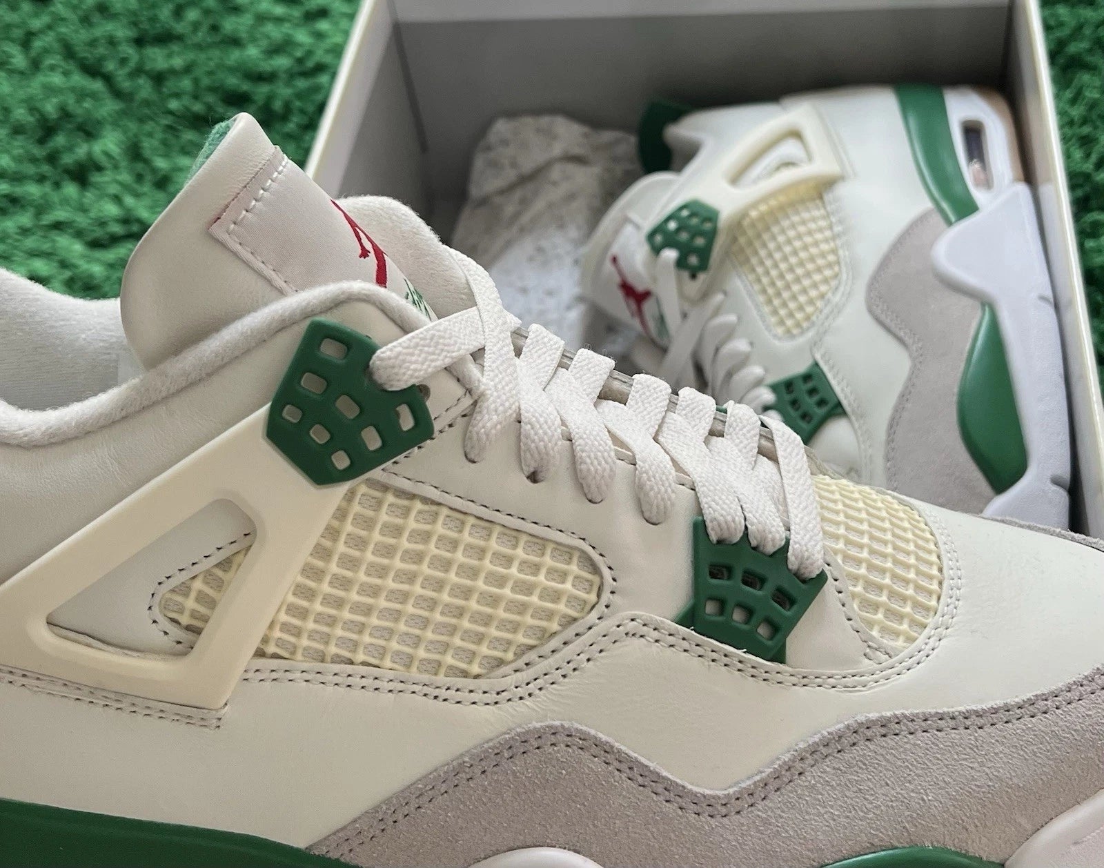 Jordan 4 Retro SB Pine Green