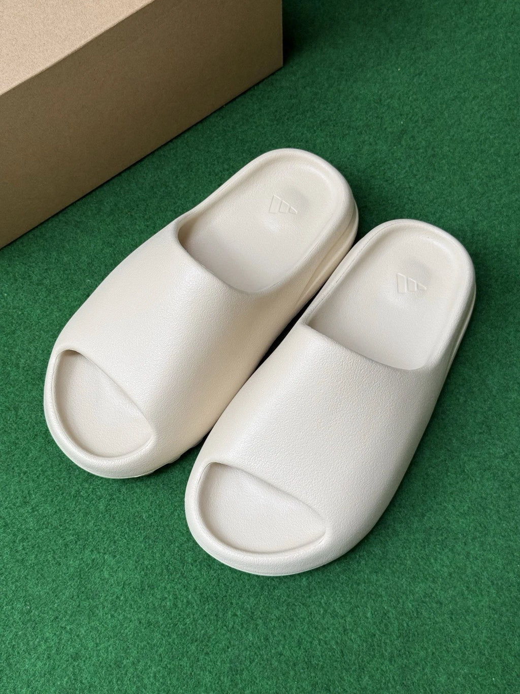 Yeez Slide Bone and Slate Grey